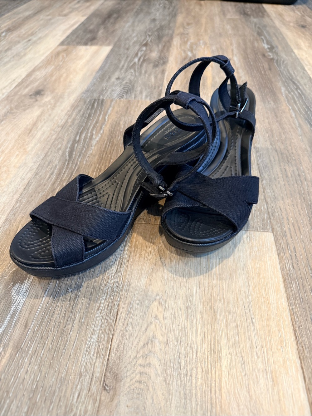 Crocs Black Canvas Wedge Sandals Women’s Size 8